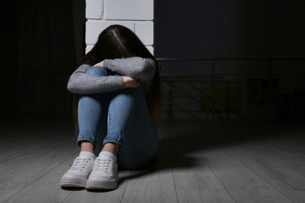 복통으로 실려간 병원서 친오빠 아기 낳은 英 12세 소녀…“레슬링 했다”는 오빠