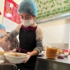 [월드피플+] ‘무료 한 끼’ 식당 운영하는 中 20대 부부의 사연