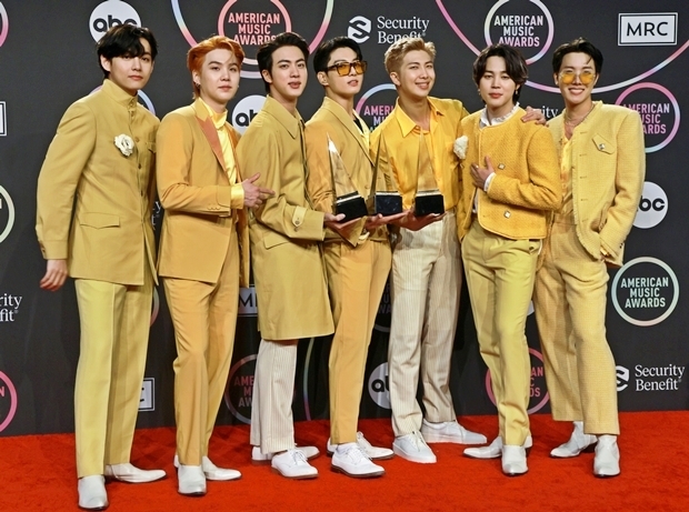 [월드포토+] 방탄소년단 새역사, 아시아 최초 AMA 대상…외신 긴급 타전