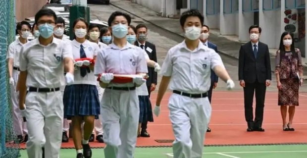 ‘너도나도’ 홍콩 탈출...학생과 교사 모두 떠난다