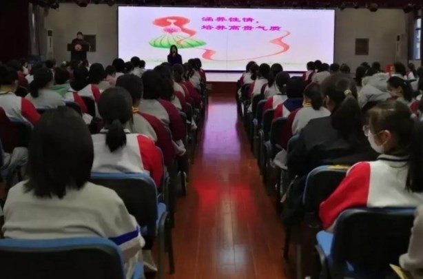 [여기는 중국] 여자는 목화처럼 순백이어야?…中 성교육 강의 논란