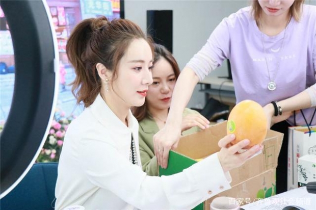中 라이브 커머스 ‘여왕’ 웨이야, 탈세로 2500억 벌금 폭탄