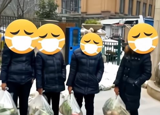 “배고픈 것도 죄”…中봉쇄 도시서 식자재 훔친 청소 노동자 ‘전원 해고’