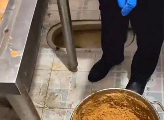 [여기는 중국] 푸세식 화장실서 치킨 조리… ‘맛 좋은’ 中 배달 음식의 비밀