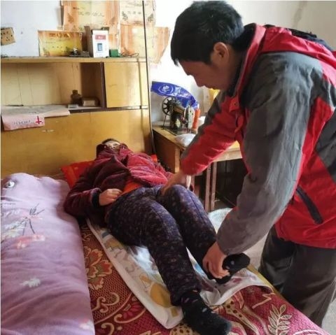 ‘긴 병에 효자 없다는데’...장모 향한 사위의 ‘눈물’의 간호 8년