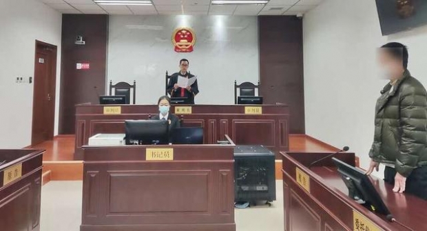“아빠가 때려요”...아들 체벌한 중국 父 공개 재판에 섰다