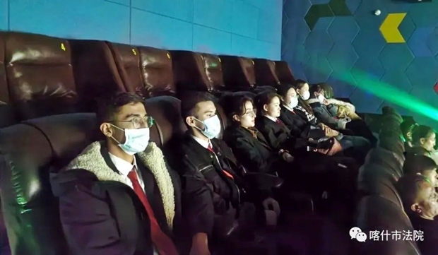 또 인권탄압?...中 신장위구르 공무원들 대상 항미원조 영화 관람 의무화