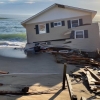 온난화 탓 자업자득인가…美 해변 주택, 해수면 상승으로 폭삭 무너져