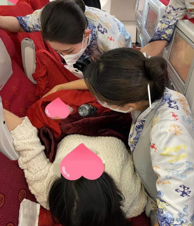[여기는 중국]中 비행기서 아기 출산… “연인의 날 최고의 선물”