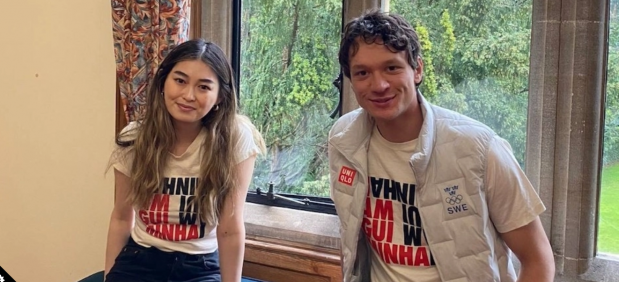 中올림픽 2관왕 스웨덴 선수, 중국 인권운동가 딸에게 금메달 전달