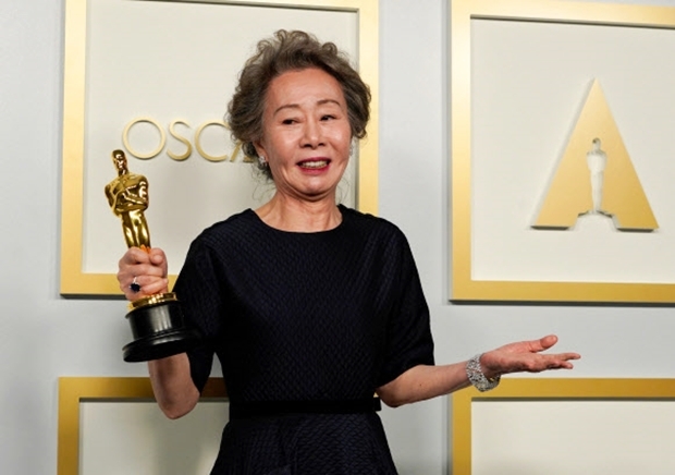 윤여정, 이번엔 시상자로 美 아카데미 시상식 무대 선다