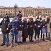 “부끄러운 줄 알라!” 러시아 인간사슬, 경찰에게 질질 끌려가 (영상)