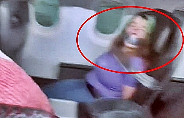 “내려줘!” 기내 난동 美 승객 테이프 결박…사상 최고 1억원 벌금 폭탄
