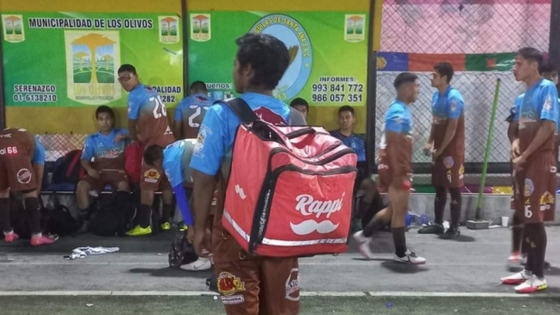 경기 도중 배달까지~ 투잡 뛰는 축구선수에 응원 쇄도