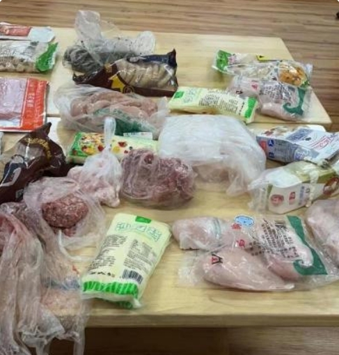 악취 ‘풀풀’ 썩은 고기 아이들 먹여...불량 식자재로 뒷돈 챙긴 유치원