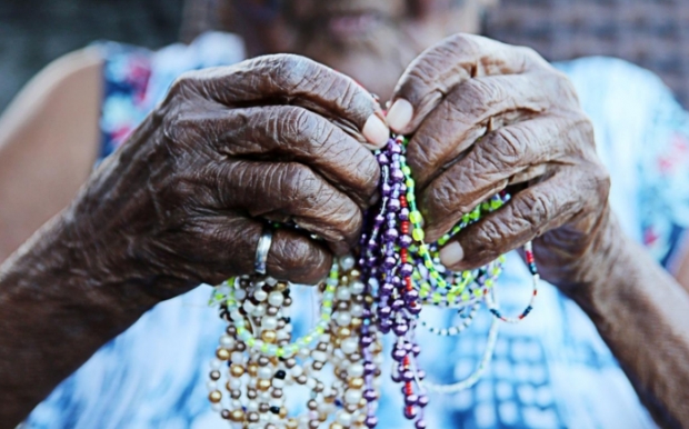 72년간 주인집 3대 섬기며 월급 한 푼 못받아...현대판 노예 할머니