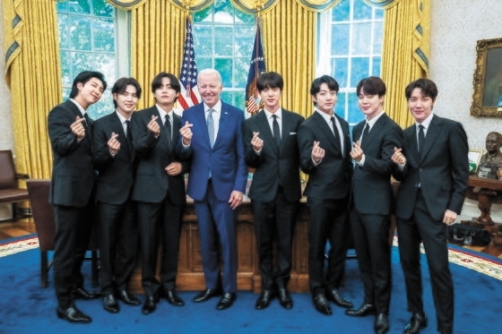 “BTS까지 동원한 바이든, 지지율 올리기는 실패” 분석 나와