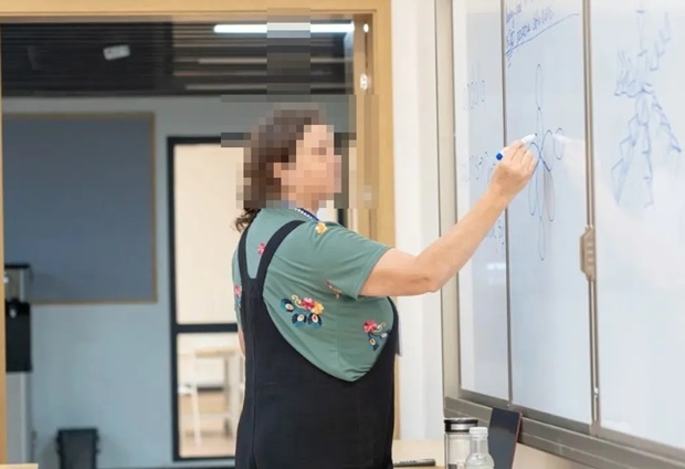 “충성 맹세하라” 홍콩, 원어민 교사들 재계약 앞두고 충성 강요