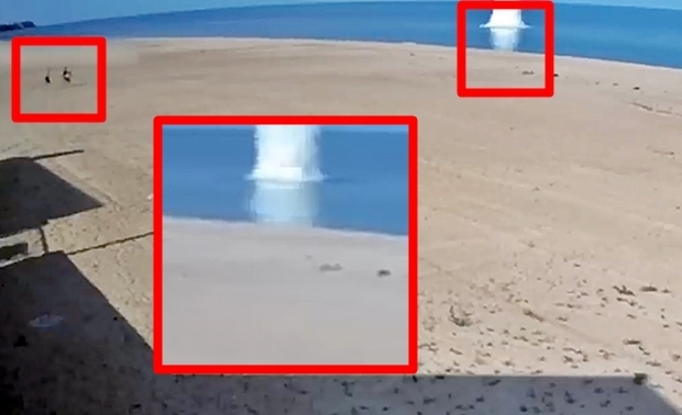 [영상] 해수욕 중 ‘쾅’ 치솟은 물기둥…흑해 유실 지뢰 폭발 우크라 남성 즉사