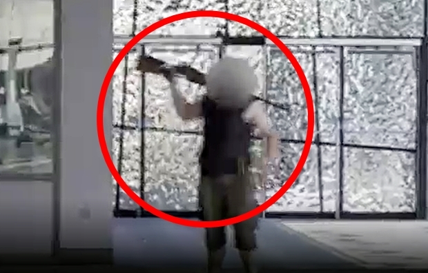 “가짜총!”이라더니 둘러멘 소총 난사…코펜하겐 쇼핑몰 총격 상황 [영상]