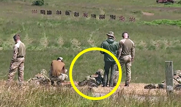 [영상] “사격 준비!” 우크라 신병들 왜 영국서 총 쏘나? 러軍 격파 전술 전수