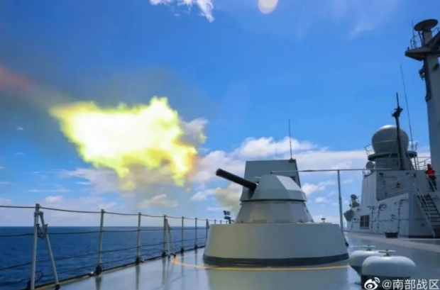 중국군, 美 견제용 화력 과시? 해상 곳곳서 대규모 군사 훈련