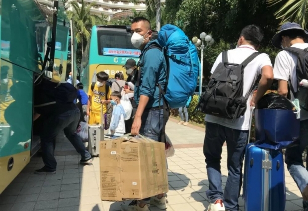 중국의 ‘하와이’ 싼야시, 깜짝 전면 봉쇄에 관광객 8만명 발동동