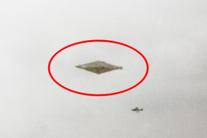 ‘비공개’ 명령한 UFO 사진, 32년 만에...