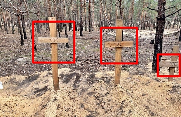 러軍 떠난 자리마다 집단매장지…이름 대신 440개 번호만 적힌 ‘나무 십자가’ [포착]