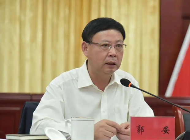 “내 월급으론 집 한 채 못 사” 공직자 청렴 강조하며 승승장구했던 中정치인 사라진 이유