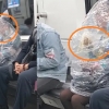 [여기는 중국] 코로나19 피하려…비닐봉투에 숨어 바나나 까먹은 中 지하철 승객