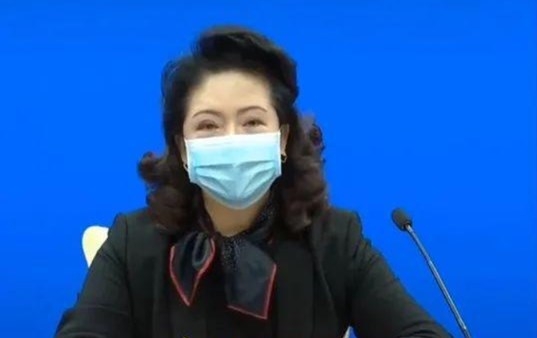 “너무 화려해”…공식석상서 명품 둘렀다가 감찰조사 中 여성 관료