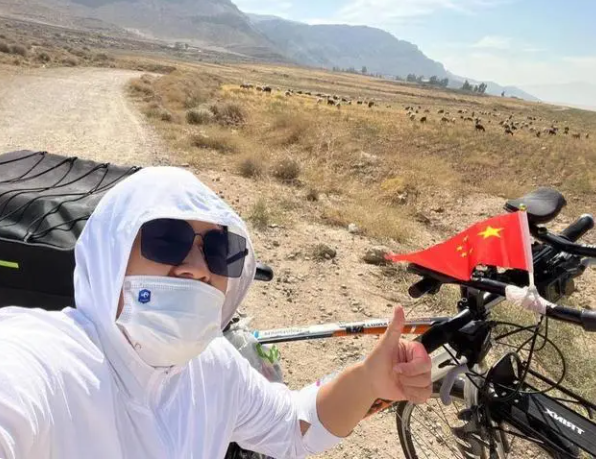 “메시가 좋아서…” 2000km 자전거 타고 카타르로 향한 中 청년