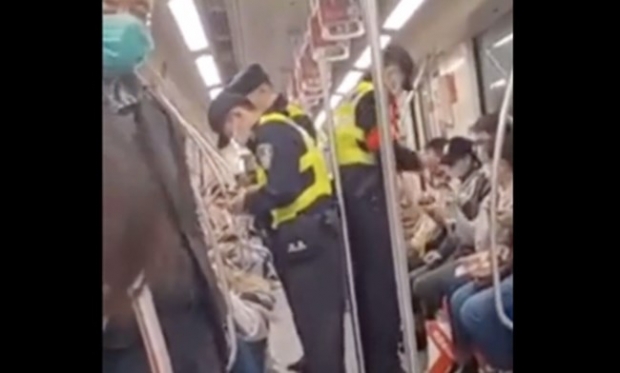 中 당국, 베이징 등서 중국인만 골라 휴대폰 불법 검열 논란
