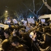 “죽여버리겠다”..‘백지시위’ 돕다 협박받는 변호사들, 배후엔 중국 경찰?