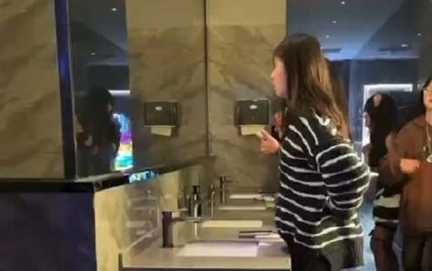 “女화장실 내부 몰래 볼래요?”…中 술집의 수상한 ‘공짜’ 마케팅