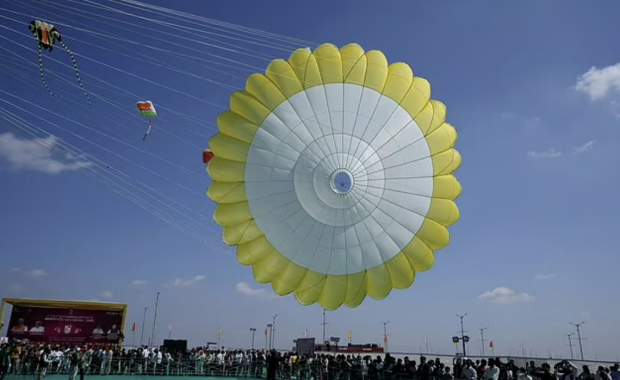 ‘유리가루’ 묻힌 연줄에 목 베여 어린이 등 6명 사망 [여기는 인도]