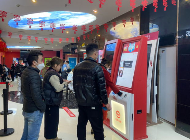 ‘국뽕’에 취한 中 극장가…이틀 만에 1000억원 번 영화도 있다