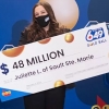캐나다 18세 여대생, 첫 구매 복권서 448억원 당첨 대박