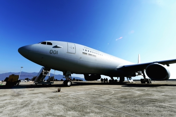 튀르키예 지진 구조대를 수송한 KC-330 시그너스 공중급유기[최현호의 무기인사이드]
