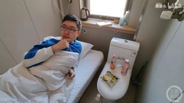화장실이야 방이야? 하루 1만원 中민박…침대와 변기가 ‘나란히’