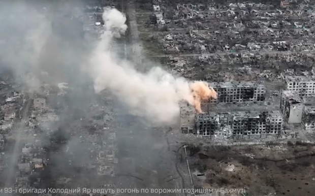 [영상] ‘쾅쾅쾅’…드론으로 포착한 폭발하는 생지옥 바흐무트