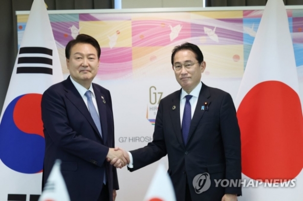 “G7서 지도력 발휘” 日 기시다 총리 지지율 50% 돌파…윤 대통령은?