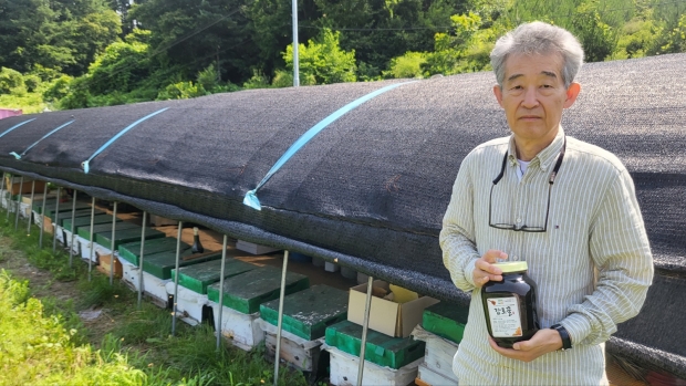 ‘버려졌던 신들의 꿀’…국내에서 첫 감로꿀을 생산한 정순조씨 <위대한우물>