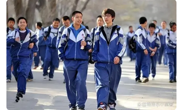 학비보다 비싼 중국 교복값…학교는 “무조건 사라” 강매 [여기는 중국]