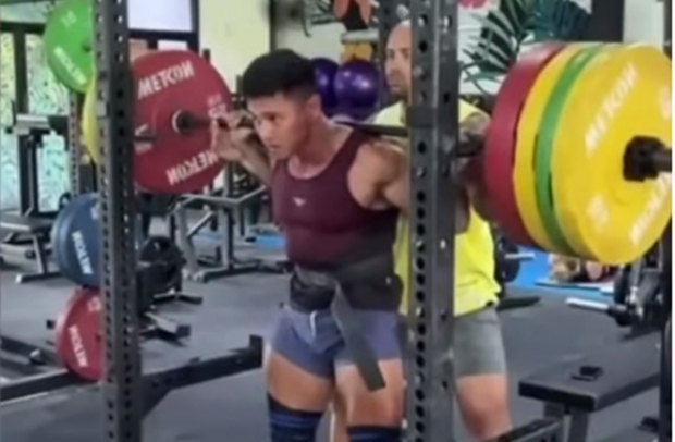 210kg 바벨 스쿼트하다 목 부러져 숨진 인니 피트니스 인플루언서