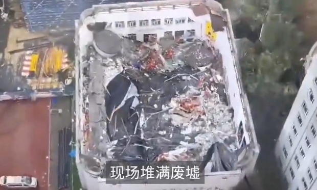 멀쩡한 지붕이 와르르…中 중학교 체육관 붕괴로 11명 사망