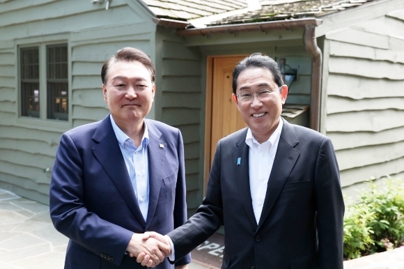 “‘일본과의 과거사’ 잊겠다는 윤 대통령 덕분”…한미일 정상회담 외신 평가[핫이슈]