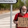 “고독사 싫어, 교도소 보내달라” 1인 시위하는 스페인 남자