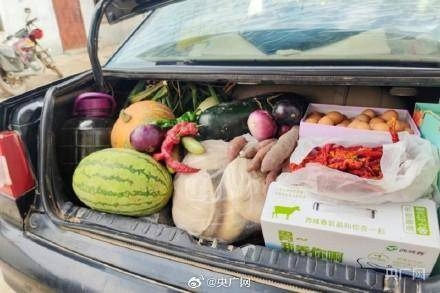 “돈 벌러 집 떠나는 자녀 짠해”..트렁크 가득 담은 엄마 마음[월드피플+]